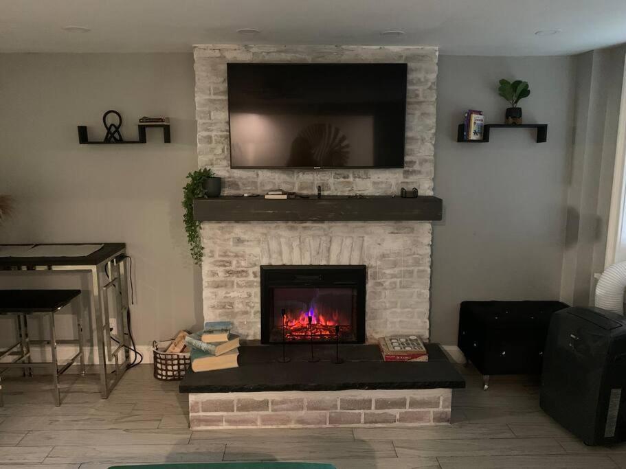 Appartamento 3 Bedroom Duplex W Large Backyard *