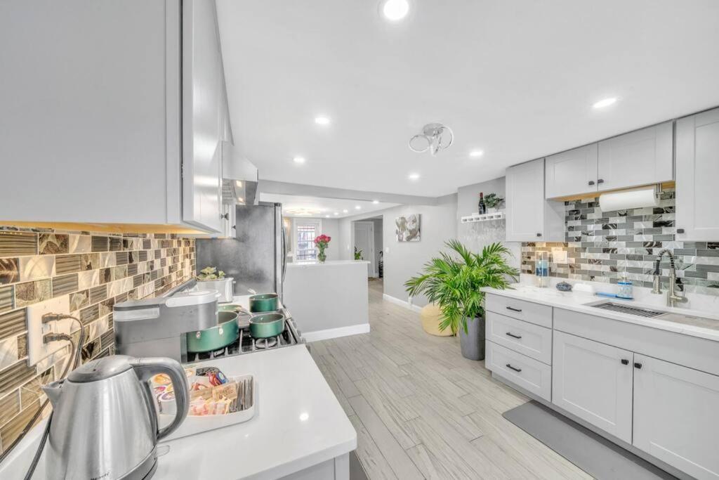 Appartamento 3 Bedroom Duplex W Large Backyard *