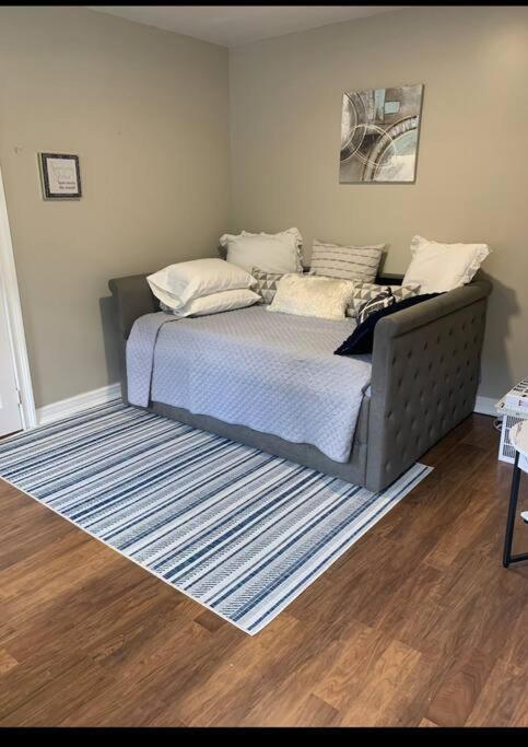 Appartamento 3 Bedroom Duplex W Large Backyard *