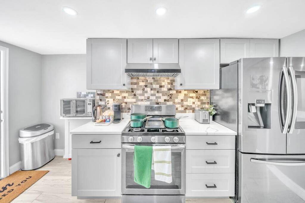 Appartamento 3 Bedroom Duplex W Large Backyard *