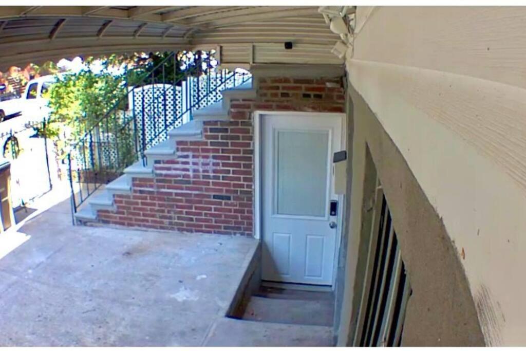 Appartamento 3 Bedroom Duplex W Large Backyard *